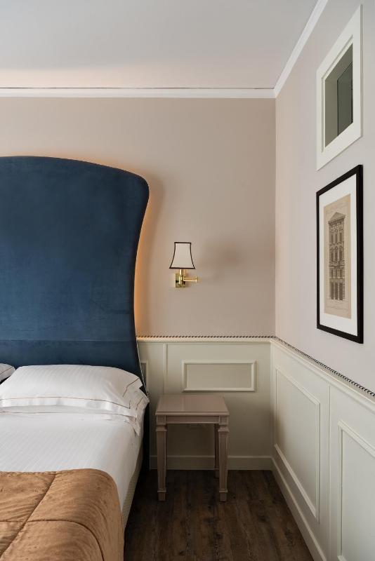 Small Double Room image 4