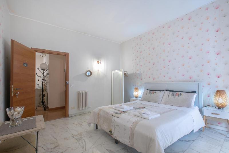 Double Room with Private External Bathroom image 2