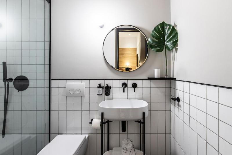 Deluxe Double or Twin Room image 3