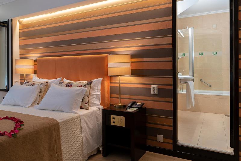 Double Room image 3