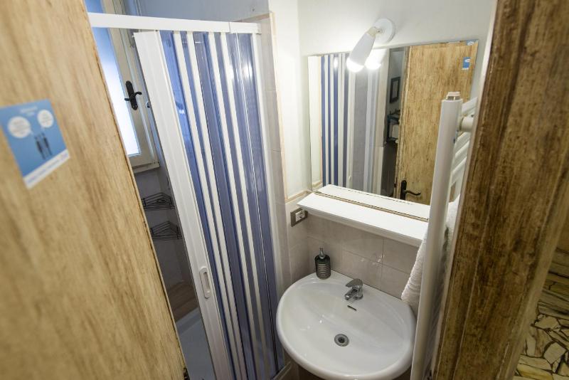 Double Room with Private External Bathroom image 4