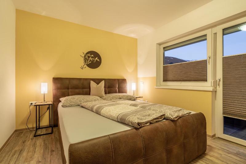 One-Bedroom Apartment image 2