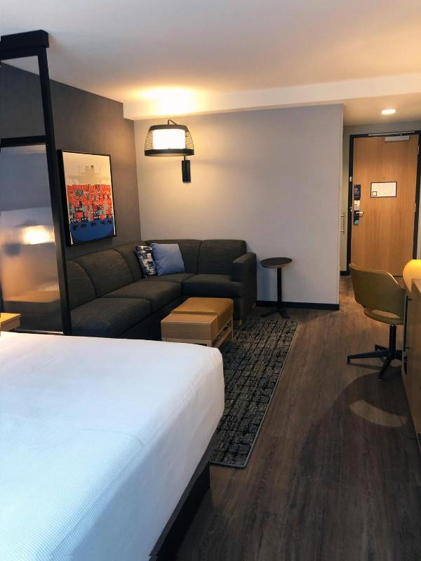 Standard King Room with Sofa Bed image 3