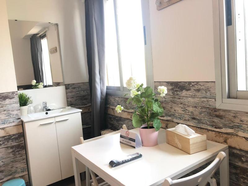 Double Room with Shared Bathroom image 1