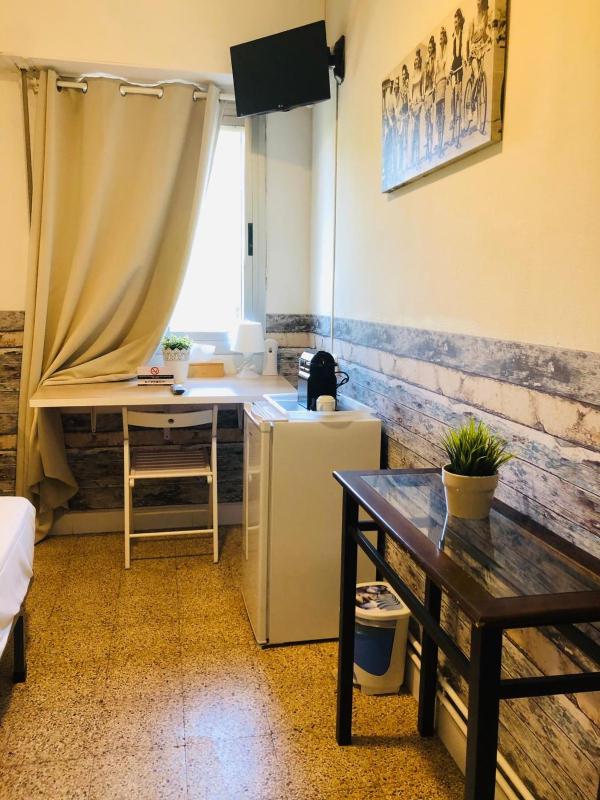 Economy Single Room with Shared Bathroom image 4