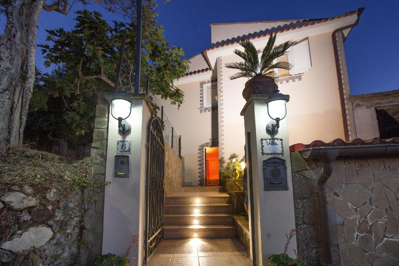 AMORE RENTALS - Villa Felice - image 31