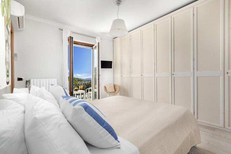 AMORE RENTALS - Villa Felice - image 8