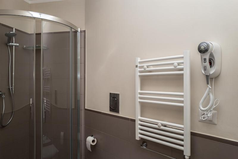 Deluxe Double or Twin Room image 3