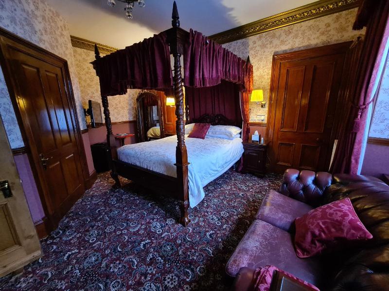 Deluxe King Room image 1