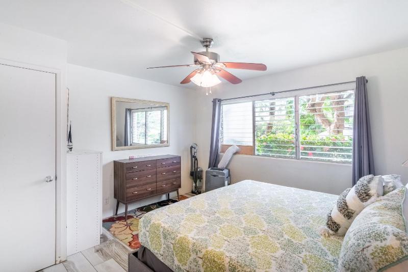 One-Bedroom Apartment image 4