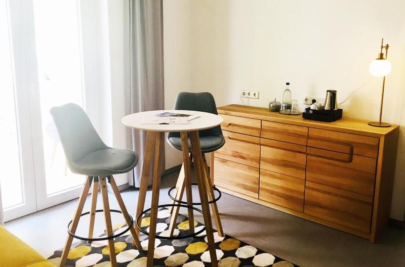 Large Double Room image 3