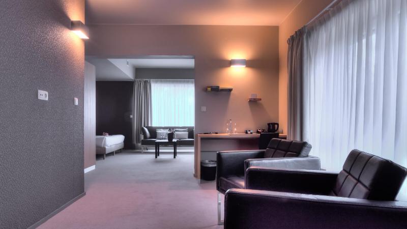 Prestige Suite with Spa Bath image 1