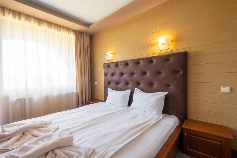 One-Bedroom Suite with Balcony image 1