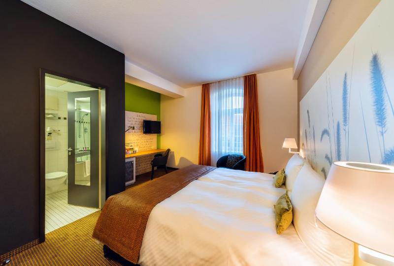 Business Double Room image 3