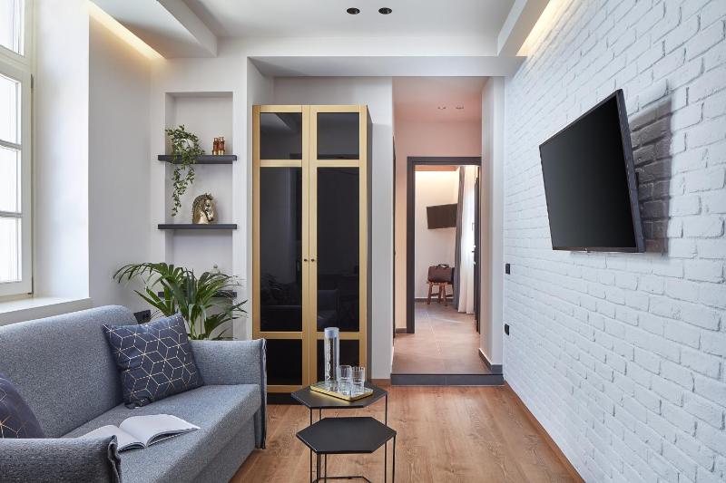 One-Bedroom Suite image 3
