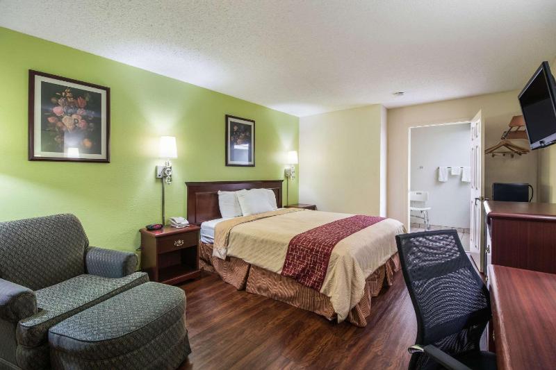 King Room - Accessible/Non-Smoking image 3