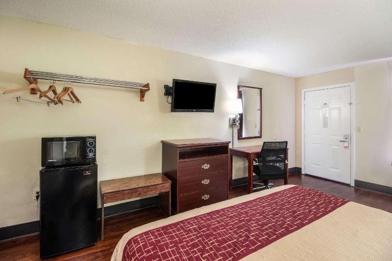 King Room - Accessible/Non-Smoking image 4