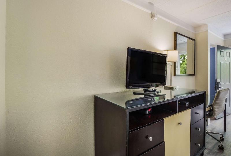 Double Room with Two Double Beds - Smoking image 3