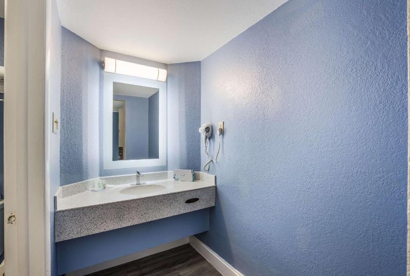 Double Room with Two Double Beds - Smoking image 2