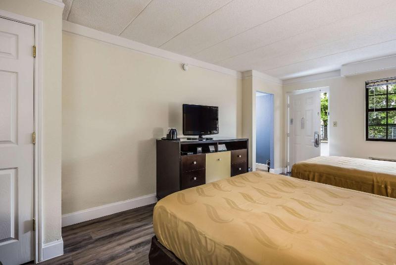Double Room with Two Double Beds - Non-Smoking image 2
