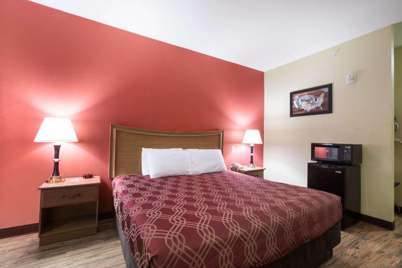 King Room - Accessible/Non-Smoking image 2