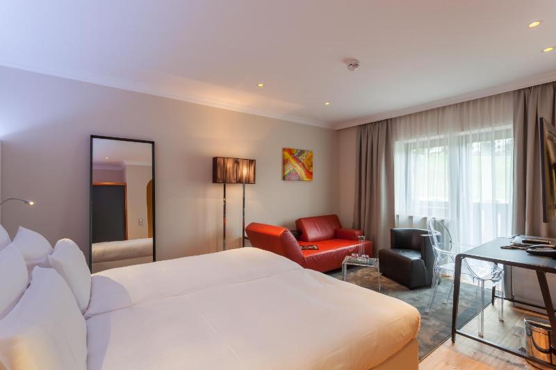 Double Room image 3