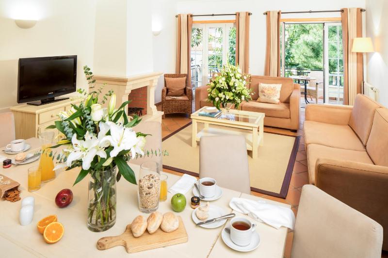 Three-Bedroom Apartment by The Garden image 1