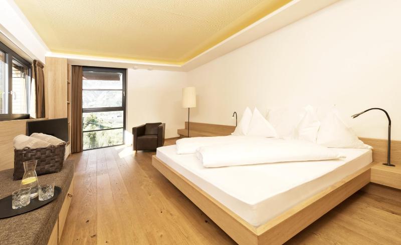 Double Room with Mountain View image 1