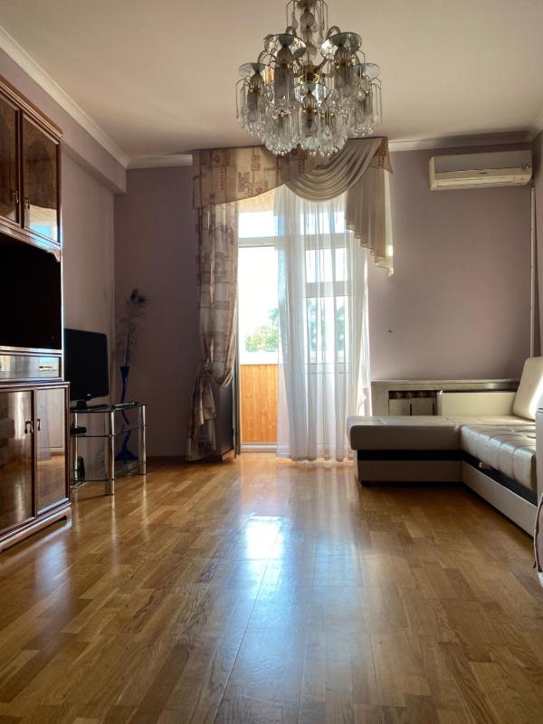 One-Bedroom Apartment image 2