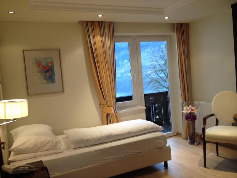 Comfort Single Room with Balcony and Lake View image 3