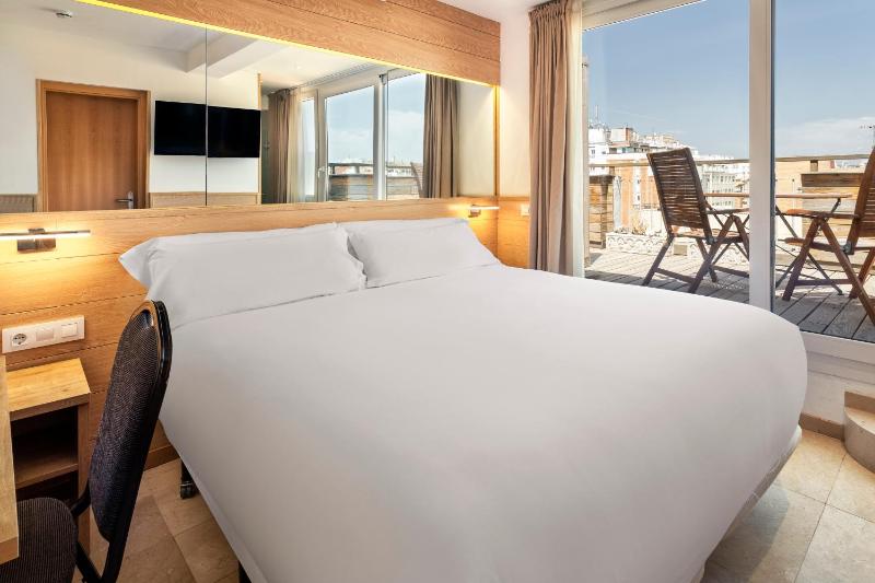 Deluxe Double Room image 3