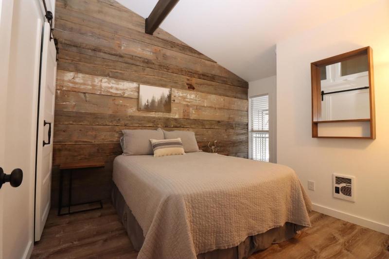 One-Bedroom Apartment image 2