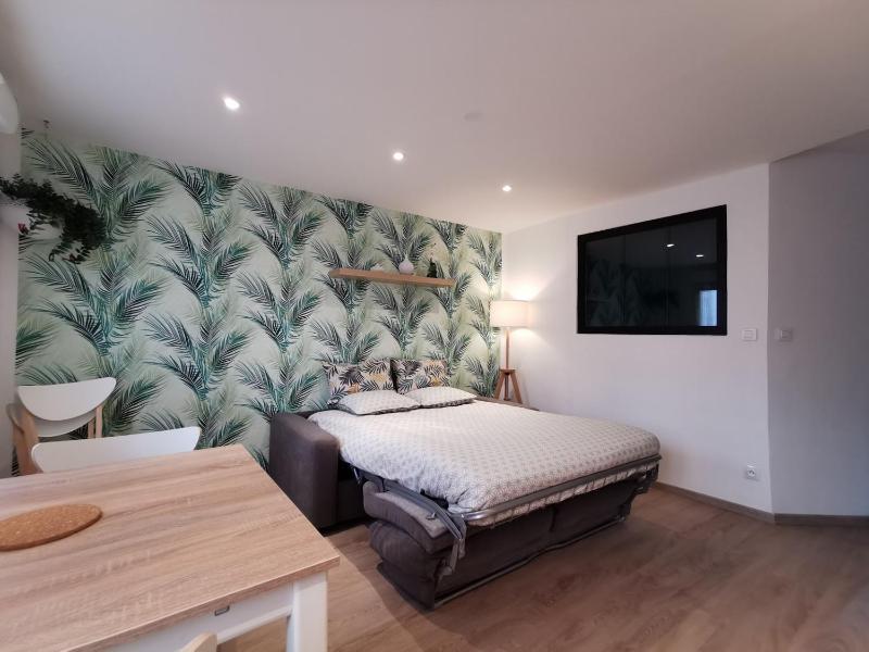 One-Bedroom Apartment image 4