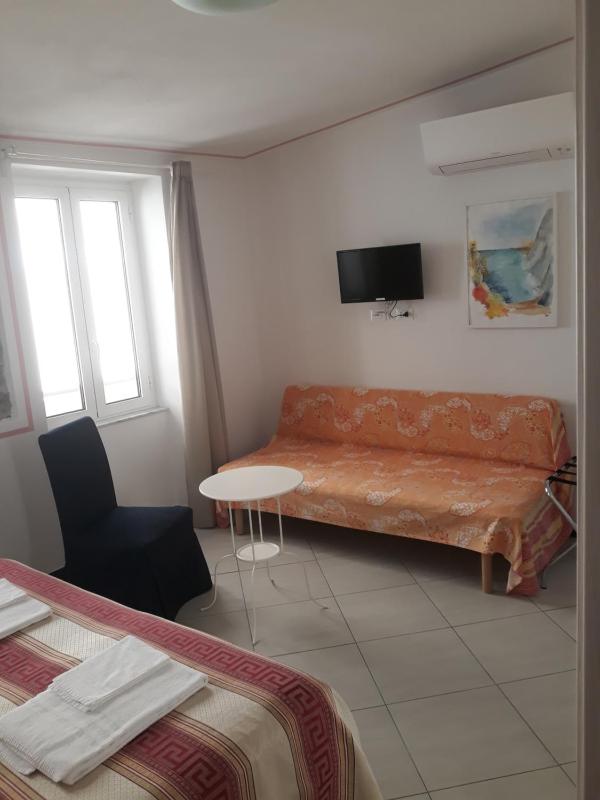 Deluxe Room image 3