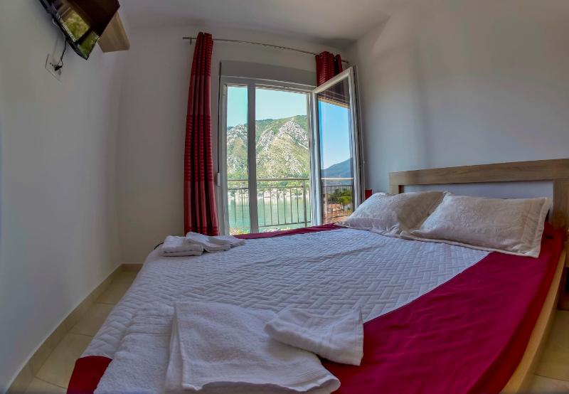 One-Bedroom Apartment image 1