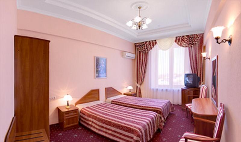 Economy Twin Room image 4