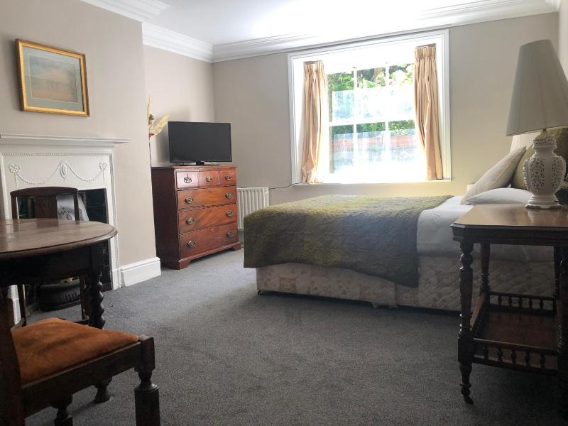 Harveys Guest House - image 12