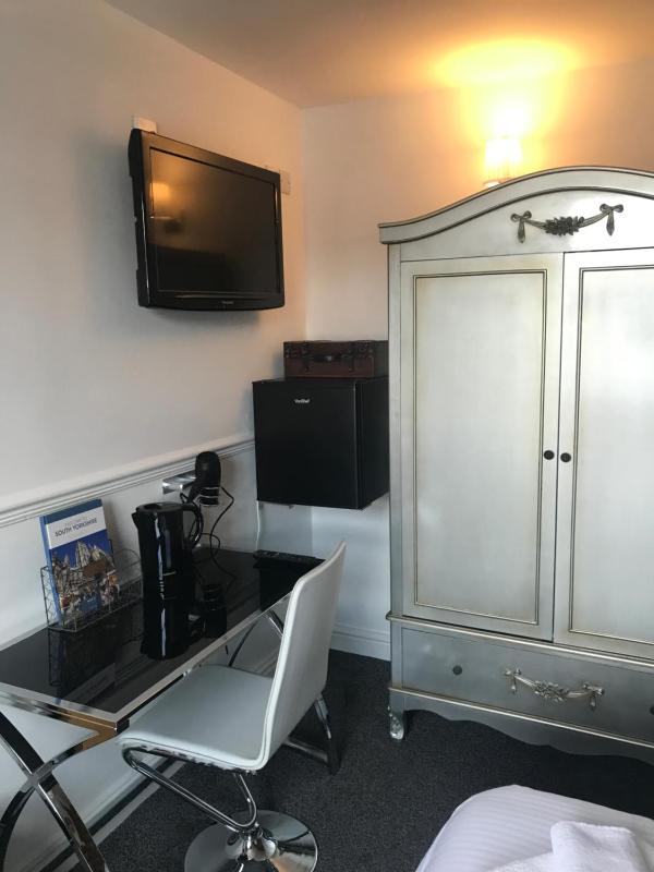 Deluxe Double Room image 2