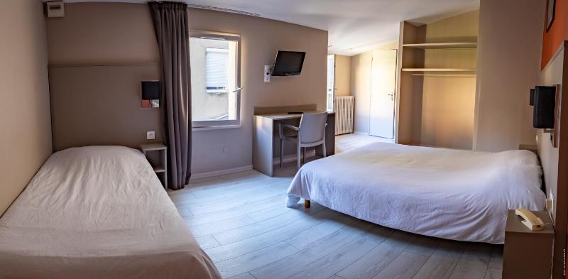 Standard Twin Room image 2