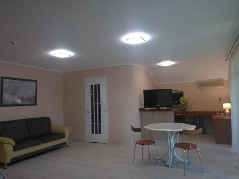 Twin Room with Balcony image 2