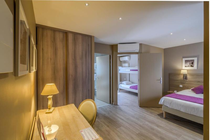 Hotel l'Aragon a 50m de la cite de Carcassonne - image 19