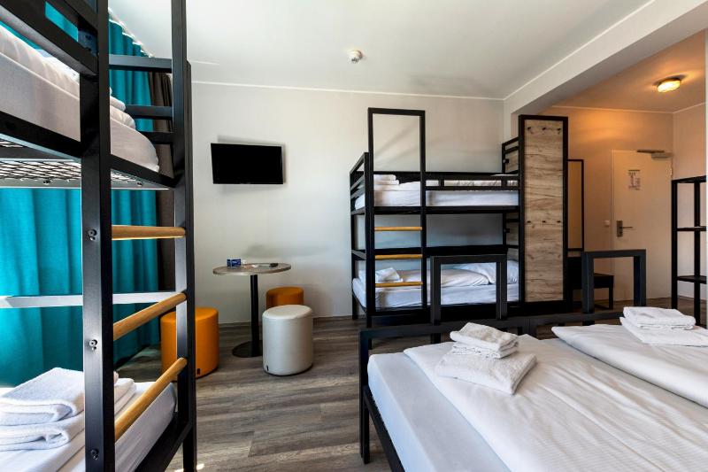 Bed in 6-Bed Dormitory Room image 3