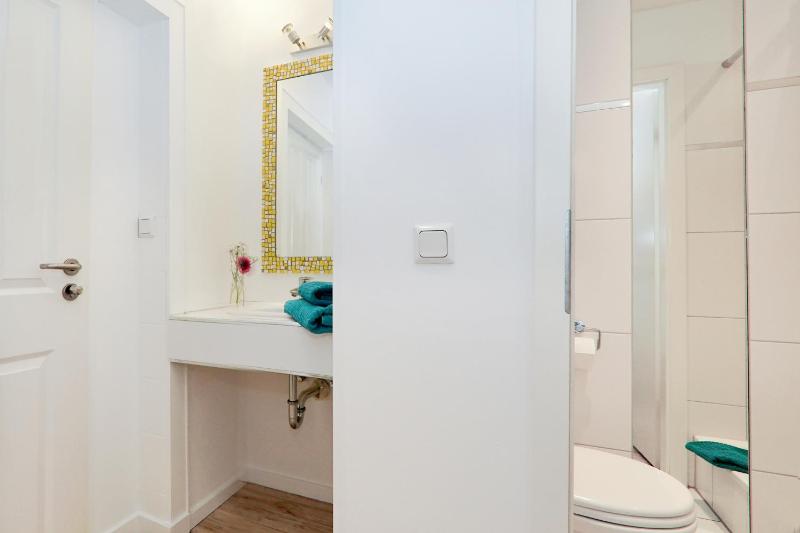 Single Room with Private Bathroom image 4