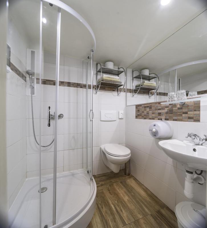 Double Room image 4