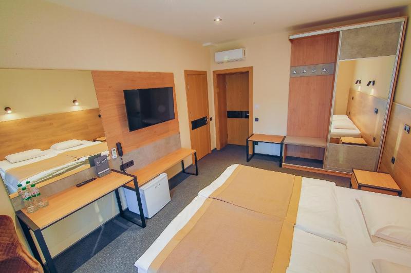 Deluxe Double Room image 3