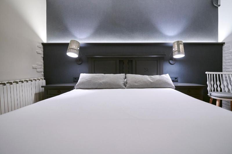 Double Room with Balcony image 4