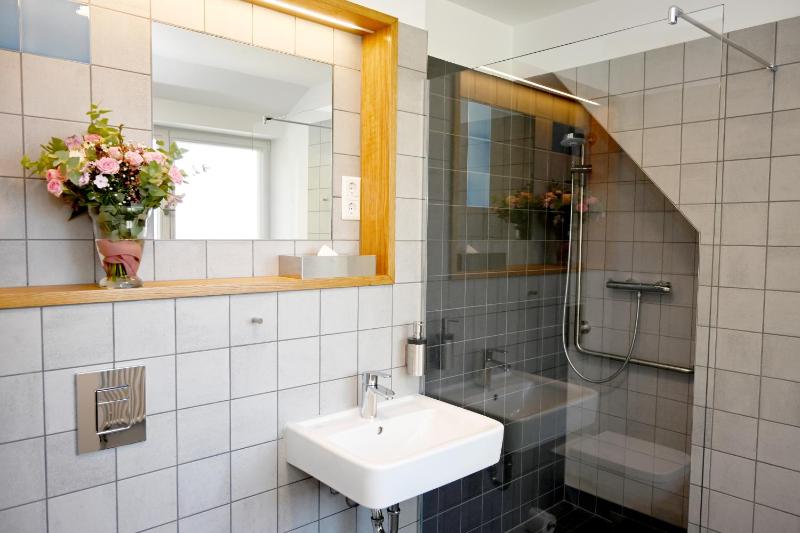 Large Double Room image 2