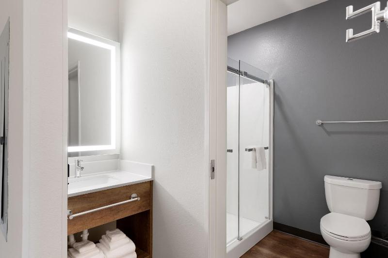 Superior Studio with 2 queen beds - Non Smoking image 4