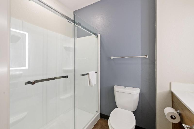 Studio with 1 King Bed - Non-Smoking image 4