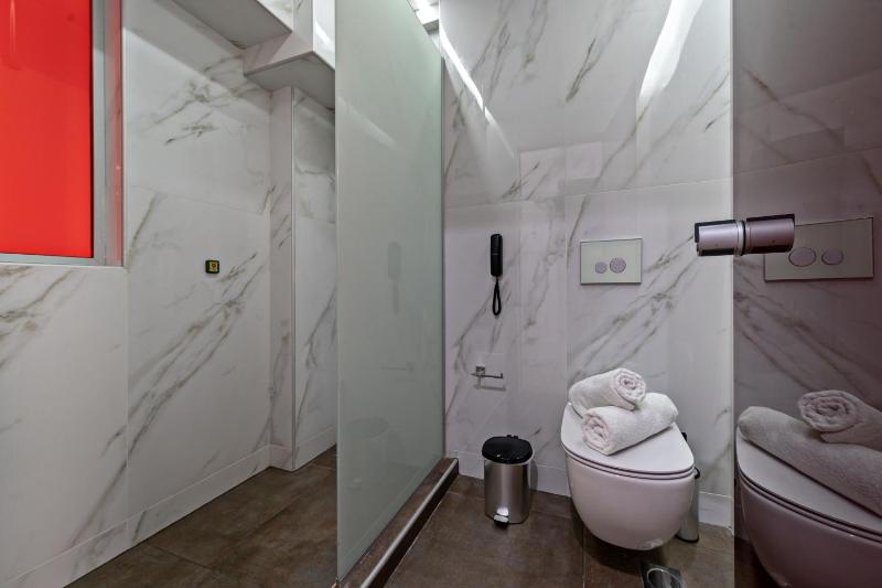 Standard Room image 4